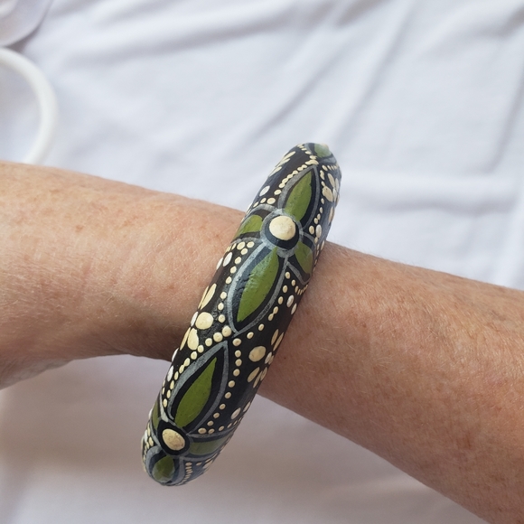 Womens, Ladies, or Girls wooden handprints bracelet - Picture 4 of 6